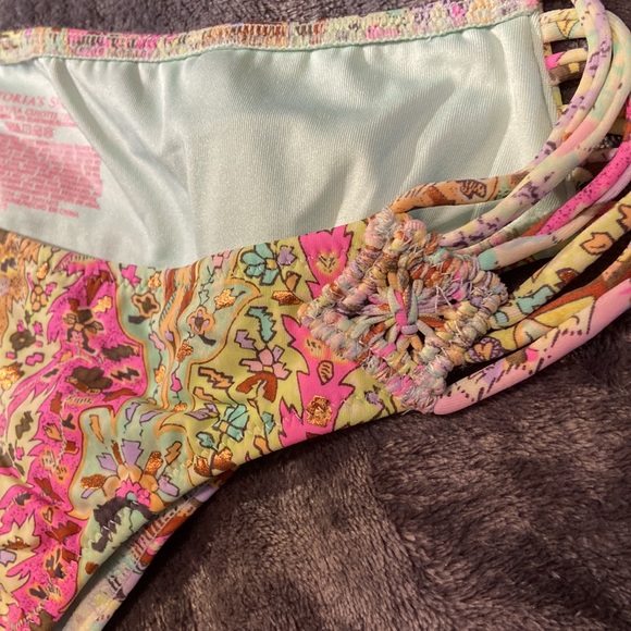 BUNDLE DISCOUNTS! Victoria’s Secret Like new bikini Top- 34D bottom- Small - Picture 3 of 7